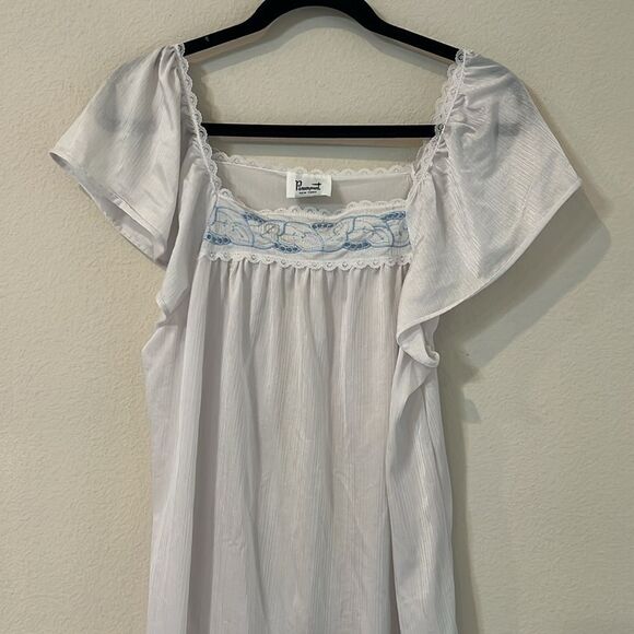 Vintage Paramount New York Night Gown - Picture 1 of 6